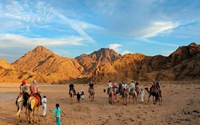 Pouštní safari na čtyřkolce a beduínská vesnice — Pouštní safari in Marsa Alam