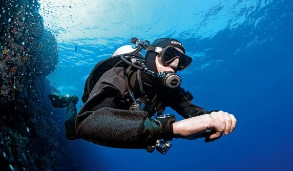 PADI Dry Suit Diver - صورة 3